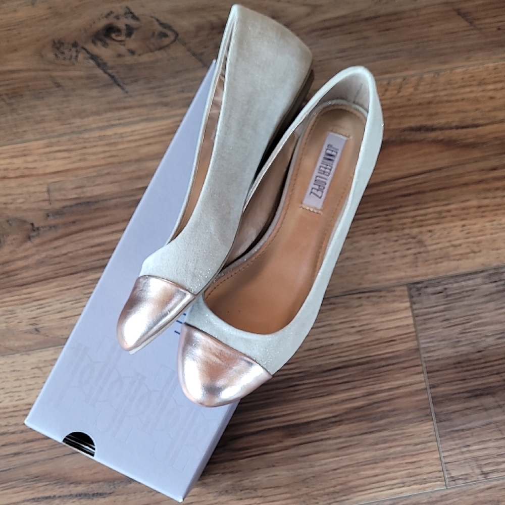 Jennifer Lopez Elegant Beige and Gold Flats, Size 7, Shimmer